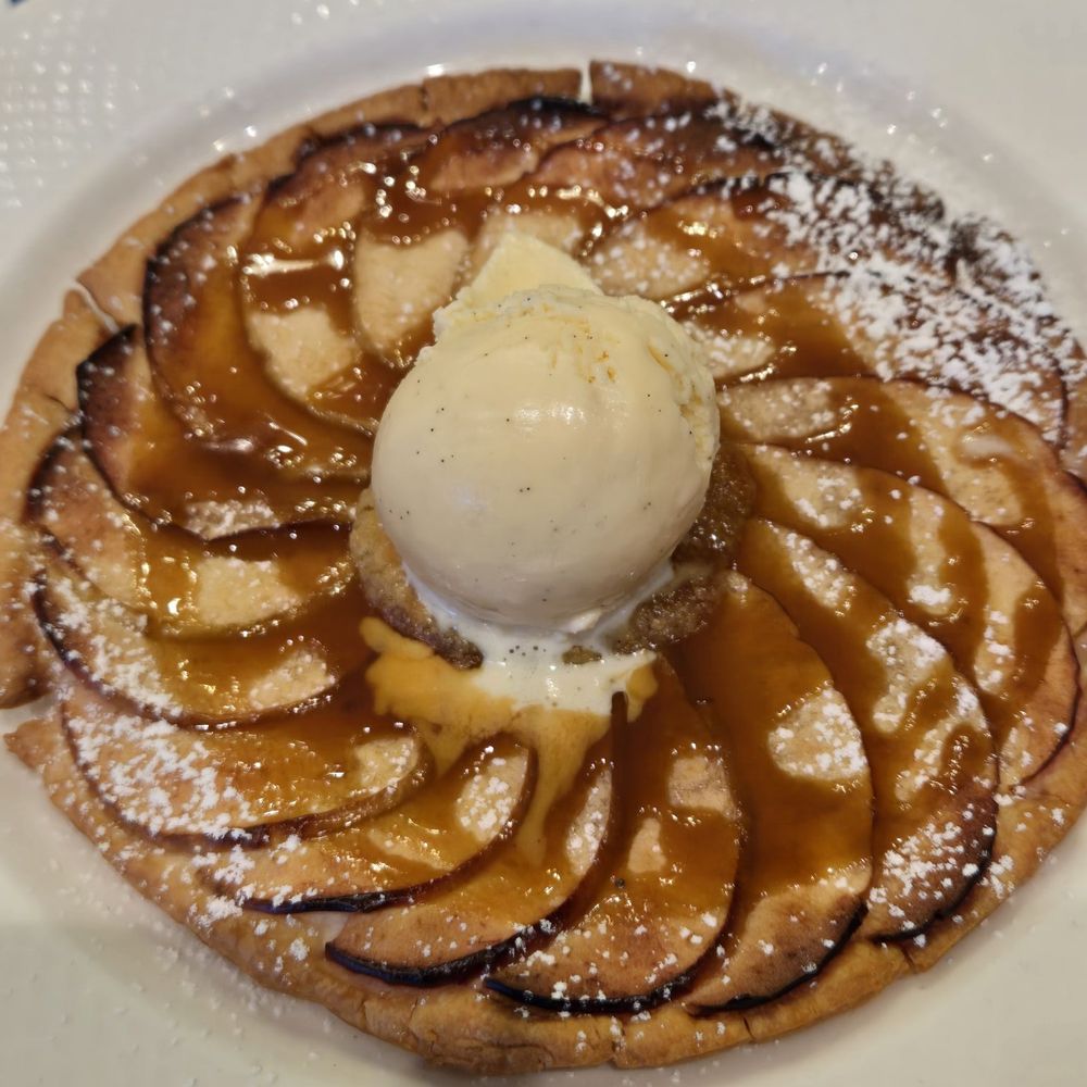 Toucan - Tarte de pommes - Brasseries Near Me - Ixelles, BRU Toucan - Tarte de pommes - Brasseries Near Me - Ixelles, BRU