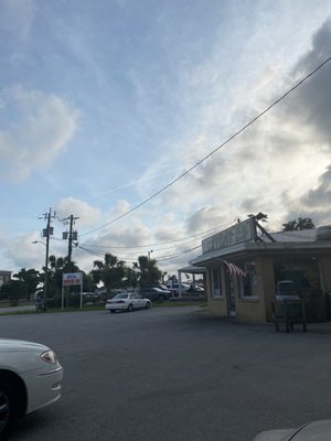El's Drive-In by null