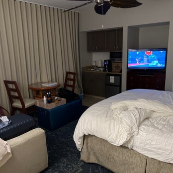 Marriott's Ocean Pointe - View of entire suite, minus bathroom - Hotels Near Me - Palm Beach Shores, Florida Marriott's Ocean Pointe - View of entire suite, minus bathroom - Hotels Near Me - Palm Beach Shores, Florida