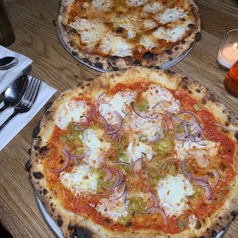 Roberta's - I think this was the Lil stinker ? Photo by @carbiesanon - Pizza Near Me - Brooklyn, New York
