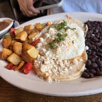 Cinco - Chilaquiles en salsa verde - Mexican Near Me - Los Angeles, California