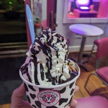 Moo Moo Cows - Hot Fudge sundae - Ice Cream & Frozen Yogurt Near Me - Baltimore, Maryland Moo Moo Cows - Hot Fudge sundae - Ice Cream & Frozen Yogurt Near Me - Baltimore, Maryland