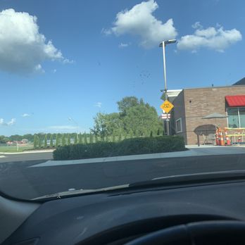 QuikTrip - Fence and shrubs - Convenience Stores Near Me - Lenexa, Kansas