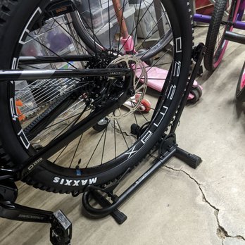 LA Fly Rides - A picture of the beautiful rear wheel of my new mondreaker. - Mountain Biking Near Me - Calabasas, California LA Fly Rides - A picture of the beautiful rear wheel of my new mondreaker. - Mountain Biking Near Me - Calabasas, California