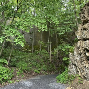 Coral Caverns - Path to the cave (very short) - Historical Tours Near Me - Manns Choice, Pennsylvania