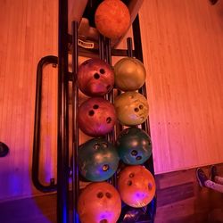 Lucky Strike Queens - Bowling balls