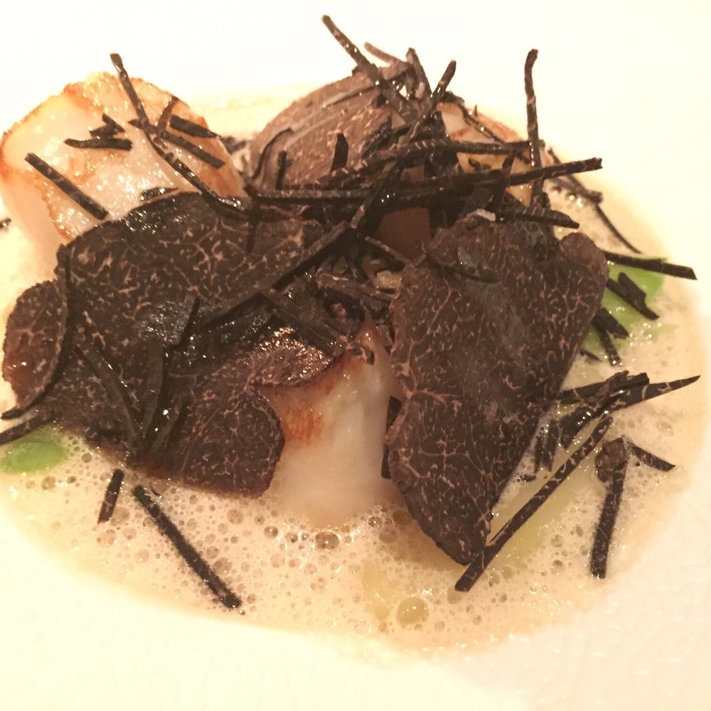L'Arôme - Scallops with black truffles - French Near Me - Paris, 75