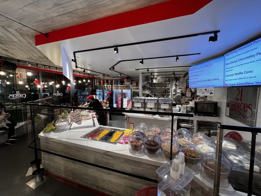 21 Choices Frozen Yogurt by null