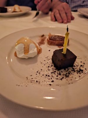 Loi Estiatorio by null