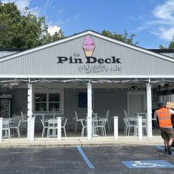 Di Donatos The Pin Deck - Outside seating