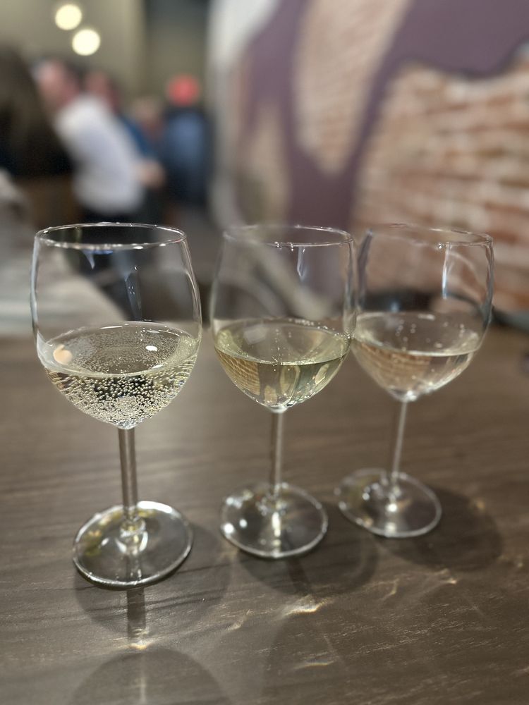 BLEND WINE ROOM Updated May 2024 43 Photos & 39 Reviews 115 E