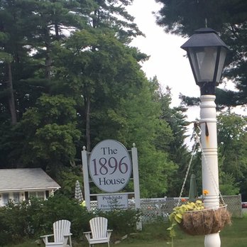 1896 House - Disappointing Underwhelming Musty Property.  Could be great with even a little care. - Hotels Near Me - Williamstown, Massachusetts