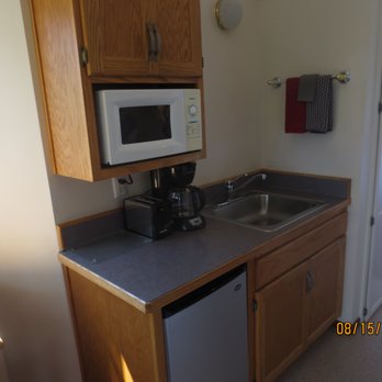 The Landmark - kitchenette - Hotels Near Me - Florence, Oregon