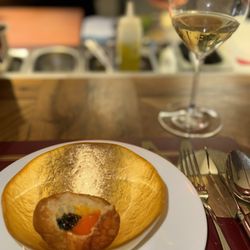 Casa Marcelo - Buñuelo con caviar y huevo Galicia.
