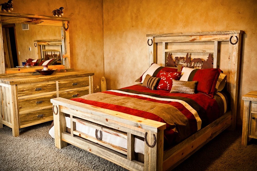 TOP NOTCH WOODWORKING Updated October 2024 15 Photos 1815 W 12th St, Loveland, Colorado