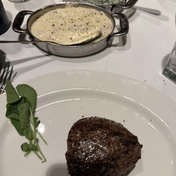 The Capital Grille - Filet Mignon 8oz - Steakhouses Near Me - Miami, Florida The Capital Grille - Filet Mignon 8oz - Steakhouses Near Me - Miami, Florida