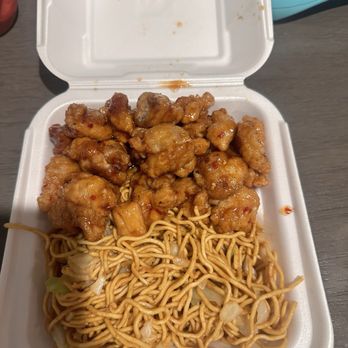 Panda Express - Cheap with their noodles.  Cant even put a bit more to make their customer happy upon request. - Chinese Near Me - Saginaw, Texas