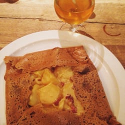 La Crêperie Bretonne - Ma crêpe tartiflette et le jus fruit de la passion