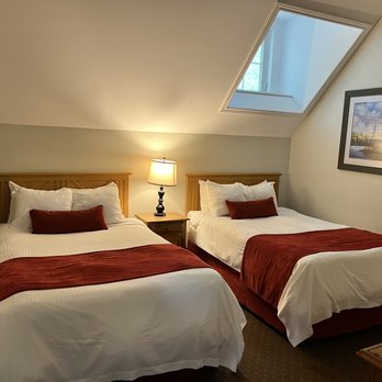 Rocky Crest Golf Club - Second bedroom - two twin sized beds - Golf Near Me - MacTier, Ontario Rocky Crest Golf Club - Second bedroom - two twin sized beds - Golf Near Me - MacTier, Ontario