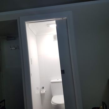 Airport Hotel Sydney - small.. doesn't look like pic at all - Hotels Near Me - Arncliffe, NSW