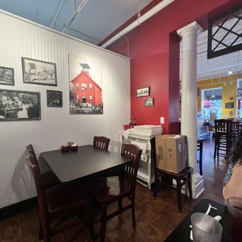 Cody's On 4th - Interior - Breakfast & Brunch Near Me - Mount Dora, Florida