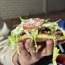 Hugo's Tacos - Sopes