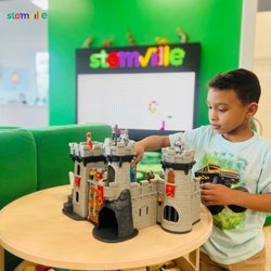 Open-ended building, an indoor STEM play space in Northville and Howell, MI kid ages 2-9.