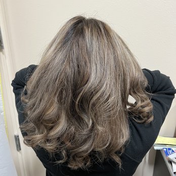 La Veda NYC Studio 31 - Ash blonde highlights balayage by Gary - Hair Stylists Near Me - Bellevue, Washington La Veda NYC Studio 31 - Ash blonde highlights balayage by Gary - Hair Stylists Near Me - Bellevue, Washington