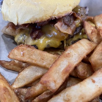 Chubby's Cafe - Chubby Deluxe Burger - Burgers Near Me - Riverton, Utah