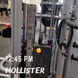 Gold's Gym Hollister - Broken machine for more than a month now
