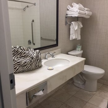 Chelsea Inn - Nice bathroom, lots of counter space - Hotels Near Me - San Francisco, California Chelsea Inn - Nice bathroom, lots of counter space - Hotels Near Me - San Francisco, California