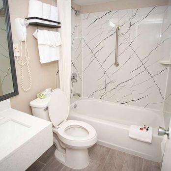 Super 8 by Wyndham Black Mountain - Guest room bath - Hotels Near Me - Black Mountain, North Carolina Super 8 by Wyndham Black Mountain - Guest room bath - Hotels Near Me - Black Mountain, North Carolina