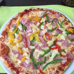 Pamukkalé - Hawaiian pizza in the French countryside.  Why not?