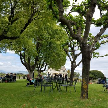 Concannon Vineyard - The picnic area offers ample space for families to gather and hang out for the afternoon with good wine and food. - Wine Tasting Room Near Me - Livermore, California