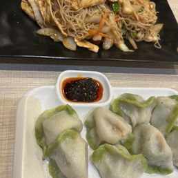 Chicken stir fry - Fried Rice Noodle and Sam Sum Dumplings(8)