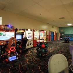 Hi-Tor Lanes - Few Arcades and lockers