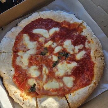 Pomo - Phoenix - Gluten free margarita pizza. - Pizza Near Me - Phoenix, Arizona Pomo - Phoenix - Gluten free margarita pizza. - Pizza Near Me - Phoenix, Arizona