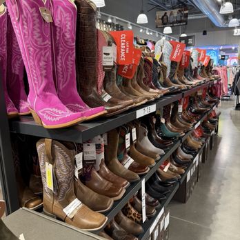 Ariat Outlet - Men's Clothing Near Me - Chandler, Arizona Ariat Outlet - Men's Clothing Near Me - Chandler, Arizona