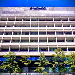 Chase Bank - Chase Bank building from the south side... the branch door and parking are on the north side...