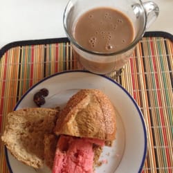 Tamales el Pino - Tamal de dulce con atole de chocolate (el bolillo es de la panaderia "la Esperanza")