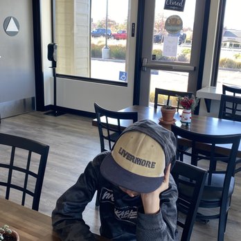 Bubb’s Bagels - Bright interior and very clean - Bagels Near Me - Livermore, California