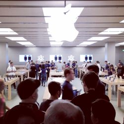 Apple Store - Morgens beim IPhone 7