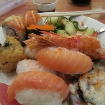 Buffet Star - Seafood was yum .. It looked like the fried shrimp was a hit here. People were waiting for the next batch - Chinese Near Me - Redlands, California
