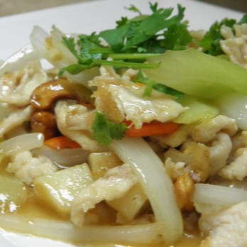 Thai Spoon Restaurant - Cashew Chicken...the sauce is light and delicious - Thai Near Me - Highland, California Thai Spoon Restaurant - Cashew Chicken...the sauce is light and delicious - Thai Near Me - Highland, California