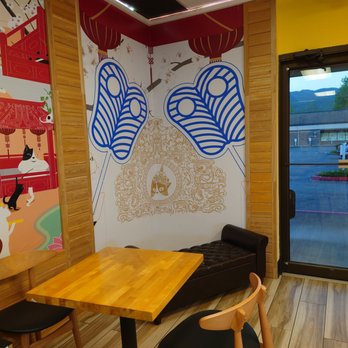 Timeless Tea Dessert Cafe - Issaquah - Seating area - Bubble Tea Near Me - Issaquah, Washington