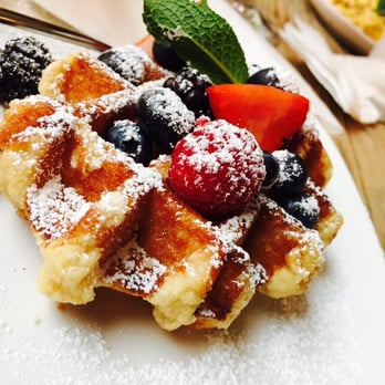 Cotidiano Gärtnerplatz - One of kind waffle!! Not what you would expect but absolutely amazing... Fresh fruit topping - Cafes Near Me - Munich, BY Cotidiano Gärtnerplatz - One of kind waffle!! Not what you would expect but absolutely amazing... Fresh fruit topping - Cafes Near Me - Munich, BY
