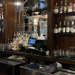 Zias On The Hill - View of the bar.