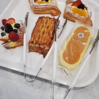 Paris Baguette - Bakeries Near Me - Lake Forest, California