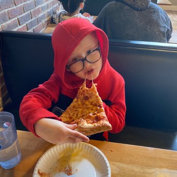 Brozinni Pizzeria - $5 cheese pizza by the slice for lunch - Pizza Near Me - Nashville, Indiana Brozinni Pizzeria - $5 cheese pizza by the slice for lunch - Pizza Near Me - Nashville, Indiana