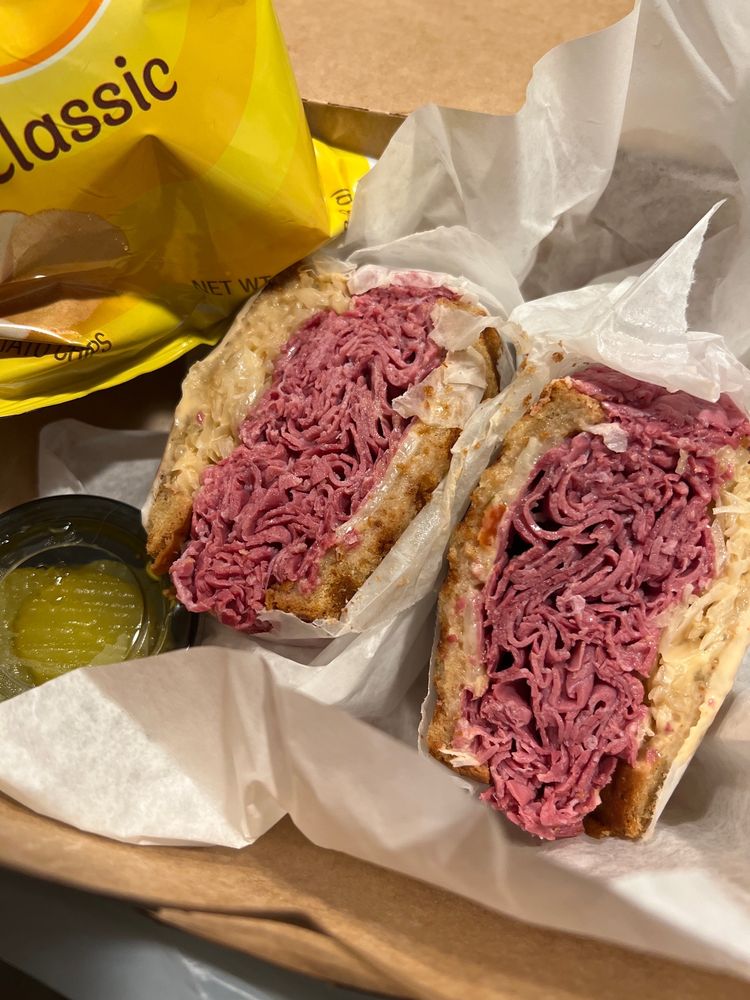 THE CORNED BEEF HIDEOUT 17 Photos & 33 Reviews 175 Highpoint Dr